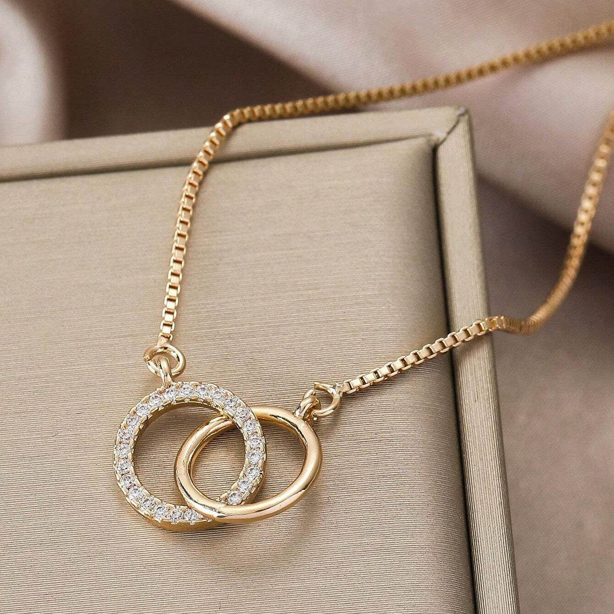 92.5 Sterling Silver Elegant Link Circle Gold Bracelet