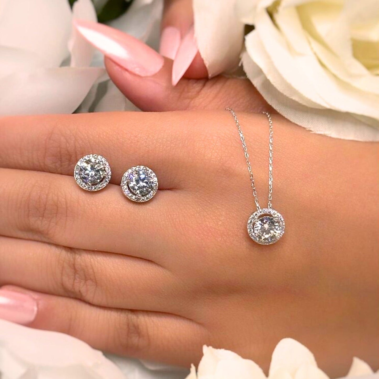 92.5 Sterling Silver Elegant Halo Round Pendant Set